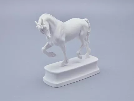 Скульптура в подарочной упаковке, форма Конь Фризской породы, рисунок Белый арт 81.18591.00.1