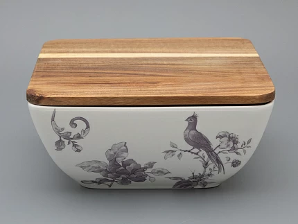 Салатник большого размера с деревянной крышкой форма Стандартная, рисунок Monplaisir Violet в упаковке арт 42.00063.00.1 Салатник большого размера с деревянной крышкой форма Стандартная, рисунок Monplaisir Violet в упаковке арт 42.00063.00.1