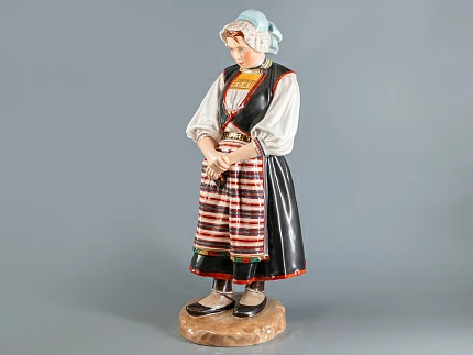 Скульптура Народности России. Финская женщина, арт. 82.93095.00.1