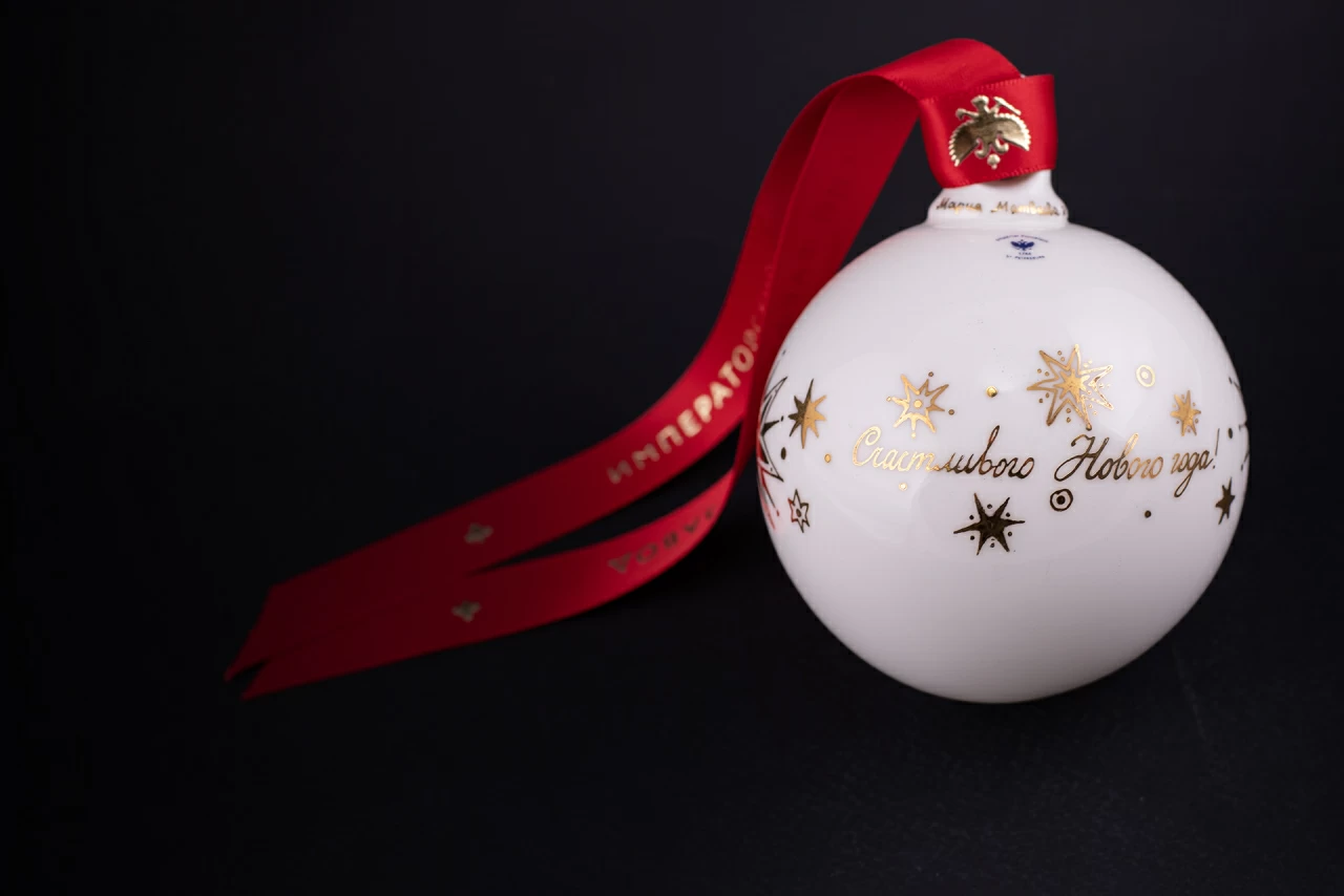 Елочная игрушка Шар с елкой, рисунок Золотая ель, арт 60.21170.00.1, 