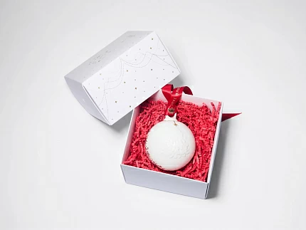 Елочная игрушка в подарочной упаковке, форма Шар с елкой, рисунок Звездопад, арт. 81.33931.00.1