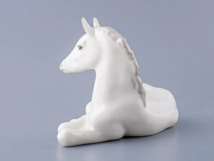 Скульптура Жеребенок лежащий (белый) арт. 82.00975.00.1, 