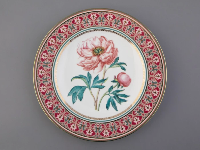 Тарелка декоративная 270 мм в подарочной упаковке, форма Европейская, рисунок Дивный Пион, арт. 81.32771.00.1,  Тарелка декоративная 270 мм в подарочной упаковке, форма Европейская, рисунок Дивный Пион, арт. 81.32771.00.1,