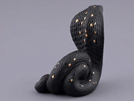 Скульптура форма Кобра, большой размер, в подарочной упаковке, рисунок Черное золото, арт. 81.32914.00.1 Скульптура форма Кобра, большой размер, в подарочной упаковке, рисунок Черное золото, арт. 81.32914.00.1
