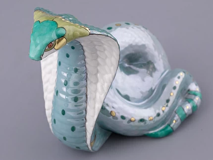 Скульптура форма Кобра, большой размер, в подарочной упаковке, рисунок Хризопраз, арт. 81.32812.00.1 Скульптура форма Кобра, большой размер, в подарочной упаковке, рисунок Хризопраз, арт. 81.32812.00.1