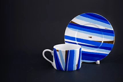 Чашка с блюдцем Синие тени на форме Соло