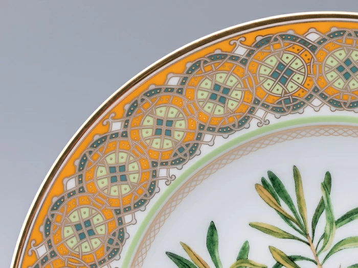 Тарелка декоративная 270 мм в подарочной упаковке форма Европейская рисунок Облепиха сибирская, арт. 81.33947.00.1, 