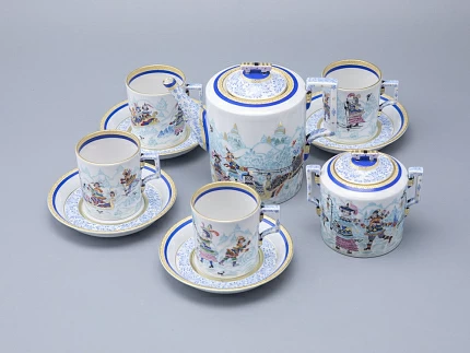 Сервиз чайный форма Гербовая рисунок Зимние забавы, 4 персоны 10 предметов арт. 81.20899.00.1 Сервиз чайный форма Гербовая рисунок Зимние забавы, 4 персоны 10 предметов арт. 81.20899.00.1