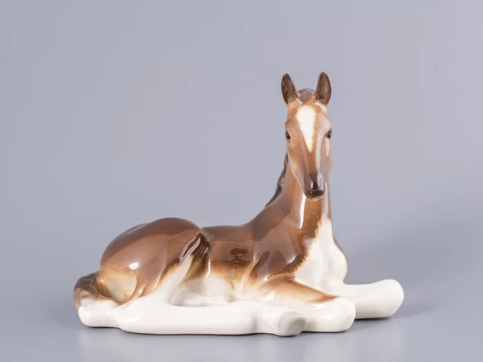 Скульптура Жеребенок лежащий (гнедой) арт. 82.01030.00.1, 