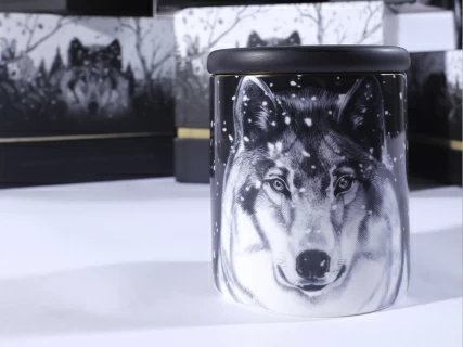 Свеча ароматическая в подарочной упаковке, рисунок Тотем. Волк аромат Тиковое дерево арт. 81.31596.00.1, 