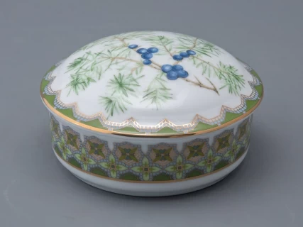 Туалетная коробочка в подарочной упаковке, форма Круглая, рисунок Можжевельник ароматный, арт 81.33955.00.1, 