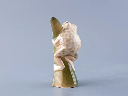 Скульптура Лягушка на листике мраморная арт. 82.63981.00.1