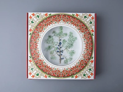 Тарелка декоративная 270 мм в подарочной упаковке форма Европейская рисунок Можжевельник ароматный, арт. 81.33952.00.1 Тарелка декоративная 270 мм в подарочной упаковке форма Европейская рисунок Можжевельник ароматный, арт. 81.33952.00.1