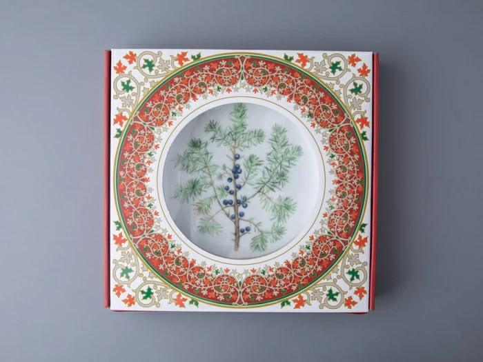 Тарелка декоративная 270 мм в подарочной упаковке форма Европейская рисунок Можжевельник ароматный, арт. 81.33952.00.1, 