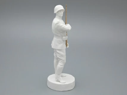 Скульптура Солдат Победы 1945, в подарочной упаковке, Белый бисквит, арт 81.33936.00.1, 