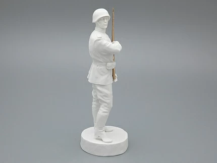 Скульптура Солдат Победы 1945, в подарочной упаковке, Белый бисквит, арт 81.33936.00.1