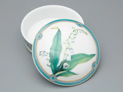 Туалетная коробочка в подарочной упаковке, форма Круглая, рисунок Ландыш майский, арт 81.33187.00.1, 