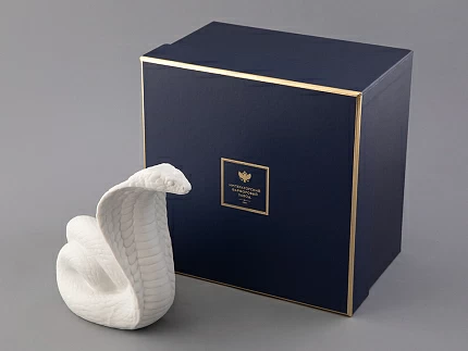 Скульптура форма Кобра, большой размер, в подарочной упаковке, рисунок Белый, арт. 81.33373.00.1 Скульптура форма Кобра, большой размер, в подарочной упаковке, рисунок Белый, арт. 81.33373.00.1