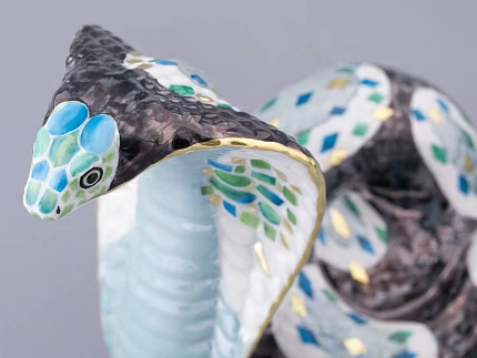 Скульптура форма Кобра, большой размер, в подарочной упаковке, рисунок Серебряная змейка, арт. 81.32811.00.1 Скульптура форма Кобра, большой размер, в подарочной упаковке, рисунок Серебряная змейка, арт. 81.32811.00.1