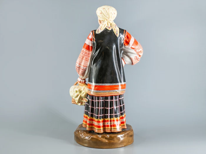 Скульптура Народности России. Тульская женщина, арт. 82.90936.00.1, 