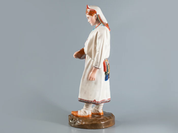 Скульптура Народности России Мордовская женщина арт. 82.87924.00.1, 