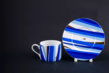 Чашка с блюдцем Синие тени на форме Соло