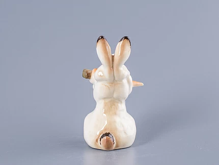Скульптура Заяц с морковкой № 3 арт. 82.01964.00.1