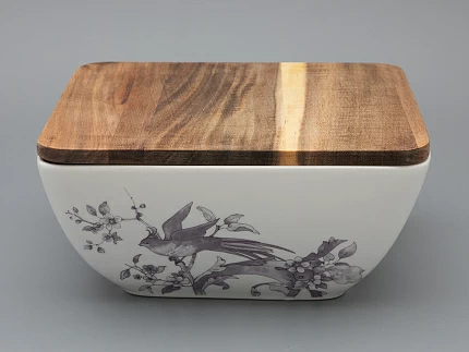 Салатник большого размера с деревянной крышкой форма Стандартная, рисунок Monplaisir Violet в упаковке арт 42.00063.00.1 Салатник большого размера с деревянной крышкой форма Стандартная, рисунок Monplaisir Violet в упаковке арт 42.00063.00.1