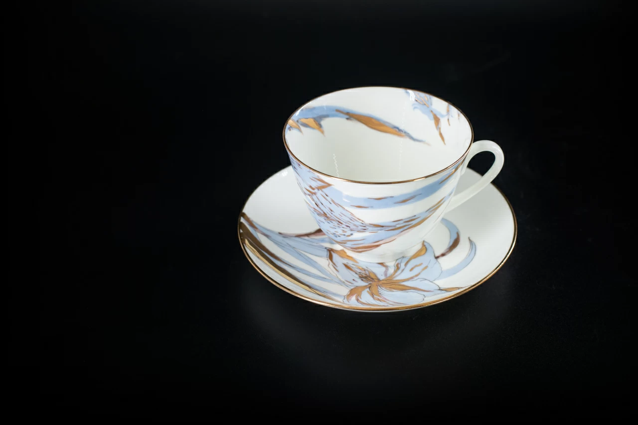 Чашка с блюдцем Любимые Цветы Модерна, на форме Весенняя, арт 61.21000.00.1, 