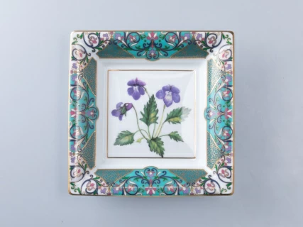 Подставка для мелочей в подарочной упаковке, форма Квадратная, рисунок Фиалка надрезанная, арт 81.34214.00.1, 