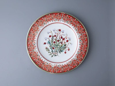 Тарелка декоративная 270 мм в подарочной упаковке форма Европейская рисунок Клюква заповедная, арт. 81.34279.00.1