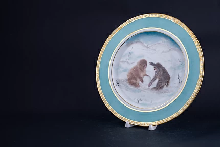 Декоративная тарелка Японские Макаки, на форме Mazarin, арт 60.03554.00.2 Декоративная тарелка Японские Макаки, на форме Mazarin, арт 60.03554.00.2