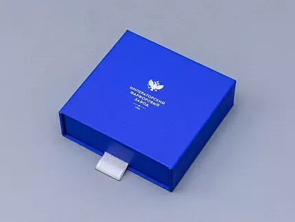 Елочная игрушка в подарочной упаковке форма Лошадка рисунок Красная, арт. 81.34341.00.1