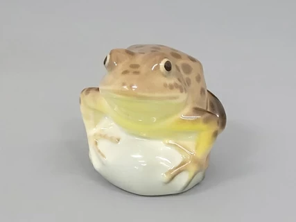 Скульптура Лягушка прудовая коричневая арт. 82.63684.00.1,  Скульптура Лягушка прудовая коричневая арт. 82.63684.00.1,