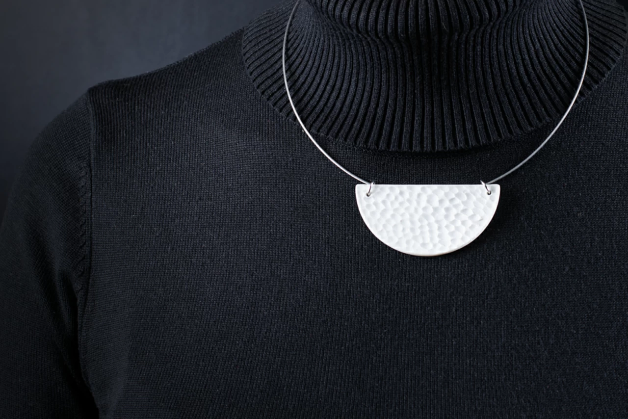 Подвеска Полукруг, рисунок Белый бисквит-1, арт 60.15857.00.1, 