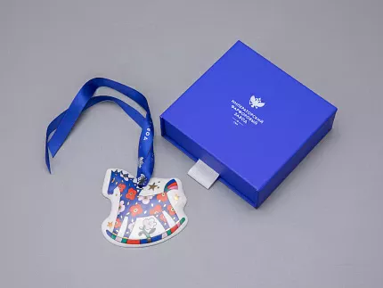 Елочная игрушка в подарочной упаковке форма Лошадка рисунок Синяя, арт. 81.34340.00.1