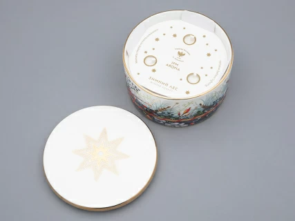 Свеча ароматическая в подарочной упаковке, форма Идиллия рисунок Календа аромат Зимний лес, арт. 81.33153.00.1, 