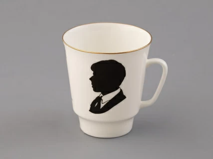 Подарочный набор на 2 персоны Чашка с блюдцем форма Майская, рисунок Русские писатели Есенин, Цветаева, арт. 81.33293.00.1, 