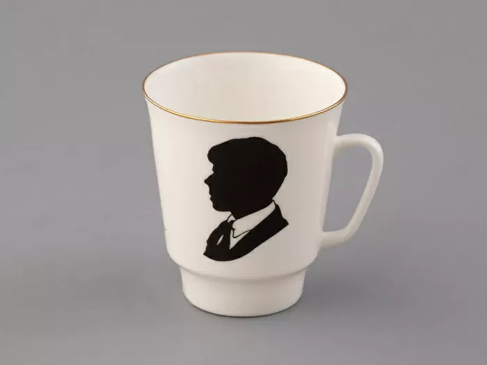 Подарочный набор на 2 персоны Чашка с блюдцем форма Майская, рисунок Русские писатели Есенин, Цветаева, арт. 81.33293.00.1, 