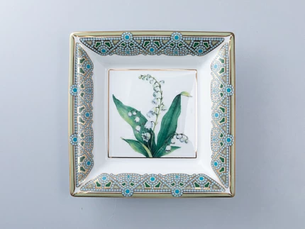 Подставка для мелочей в подарочной упаковке, форма Квадратная, рисунок Ландыш Майский, арт 81.34213.00.1 Подставка для мелочей в подарочной упаковке, форма Квадратная, рисунок Ландыш Майский, арт 81.34213.00.1