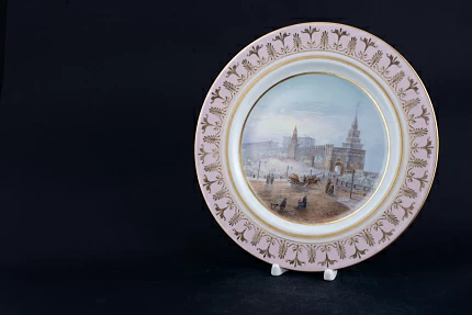 Декоративная тарелка Боровицкие ворота на форме Mazarin, арт 60.02654.00.2 Декоративная тарелка Боровицкие ворота на форме Mazarin, арт 60.02654.00.2