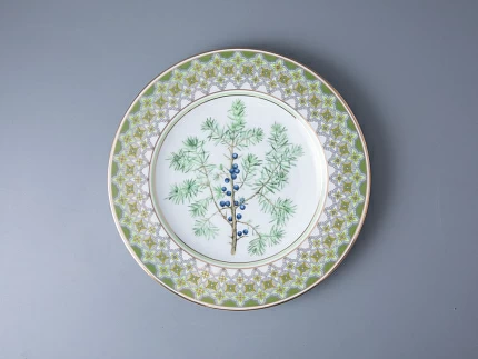 Тарелка декоративная 270 мм в подарочной упаковке форма Европейская рисунок Можжевельник ароматный, арт. 81.33952.00.1