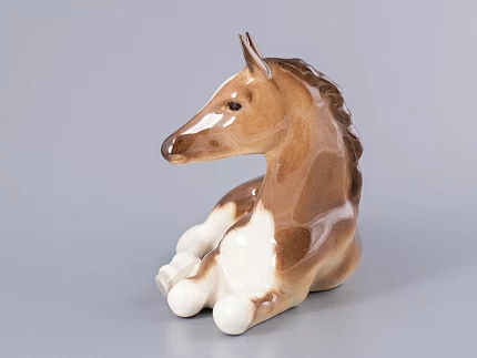 Скульптура Жеребенок лежащий (гнедой) арт. 82.01030.00.1