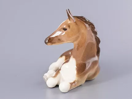 Скульптура Жеребенок лежащий (гнедой) арт. 82.01030.00.1