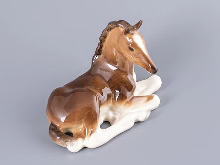 Скульптура Жеребенок лежащий (гнедой) арт. 82.01030.00.1