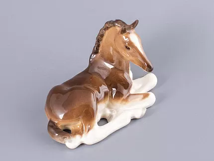 Скульптура Жеребенок лежащий (гнедой) арт. 82.01030.00.1