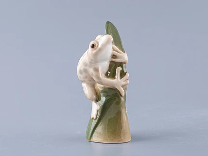 Скульптура Лягушка на листике мраморная арт. 82.63981.00.1