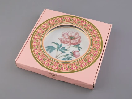 Тарелка декоративная 270 мм в подарочной упаковке, форма Европейская, рисунок Дивный Пион, арт. 81.32771.00.1,  Тарелка декоративная 270 мм в подарочной упаковке, форма Европейская, рисунок Дивный Пион, арт. 81.32771.00.1,