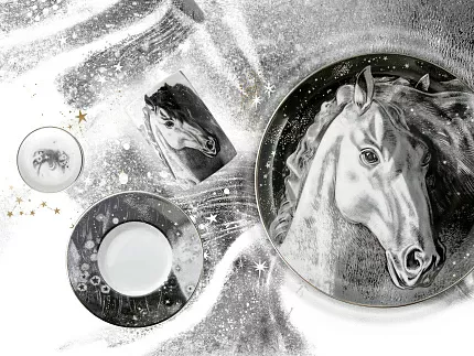 Декоративная тарелка 300 мм в подарочной упаковке, форма Восточная рисунок Черный мустанг, арт 81.34275.00.1