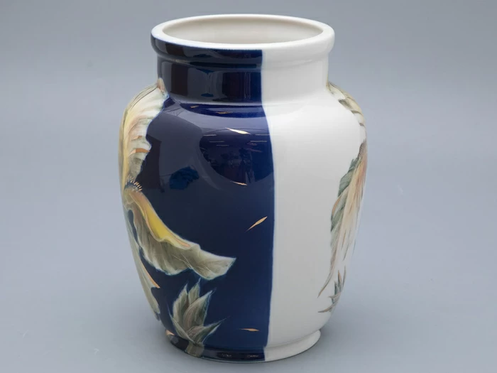 Ваза форма Китайская малого размера рисунок Ирисы, арт. 80.96067.00.1,  Ваза форма Китайская малого размера рисунок Ирисы, арт. 80.96067.00.1,